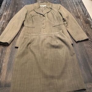 🟠 VERSAI 2PC BROWN BUSINESS SUIT SIZE 8